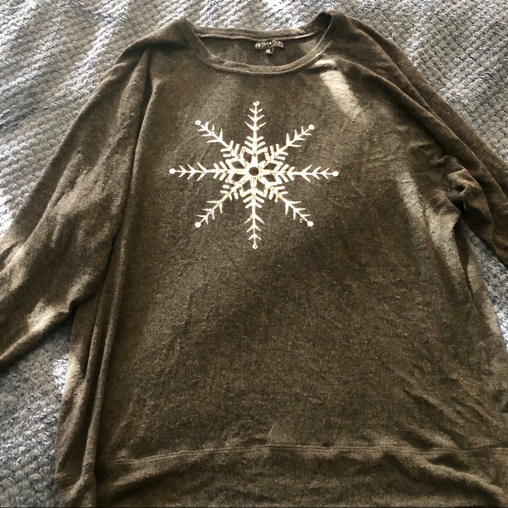 FIFTH SUN snowflake sweater